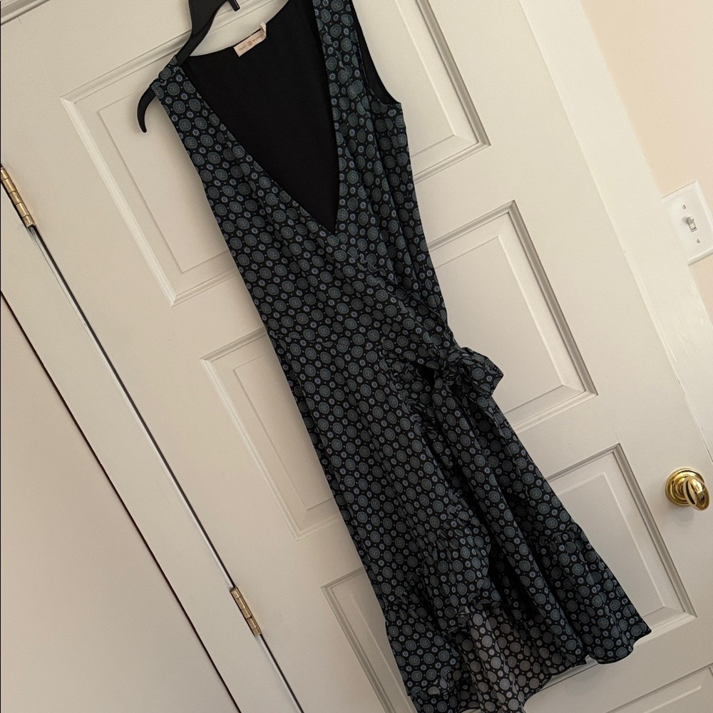 Elegant Black and Blue Patterned Wrap Dress